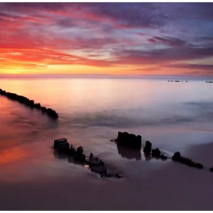 Glasbild Sandstrand im Sonnenuntergang - Roter Himmel 70 x 100 cm Top-Seller