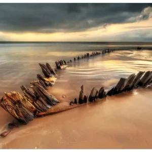 Glasbild Bootswrack in Irland am Strand 50 cm Durchmesser. rund Preisreduziert