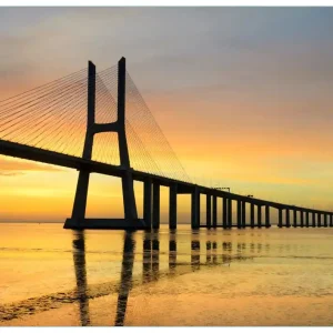 Begrenztes Angebot Glasbild Vasco da Gama Brücke 50 cm Durchmesser. rund