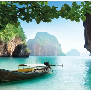 Glasbild Fischerboot in Thailand blaues Meer und Steinfelsen 55 x 55 cm Begrenztes Angebot