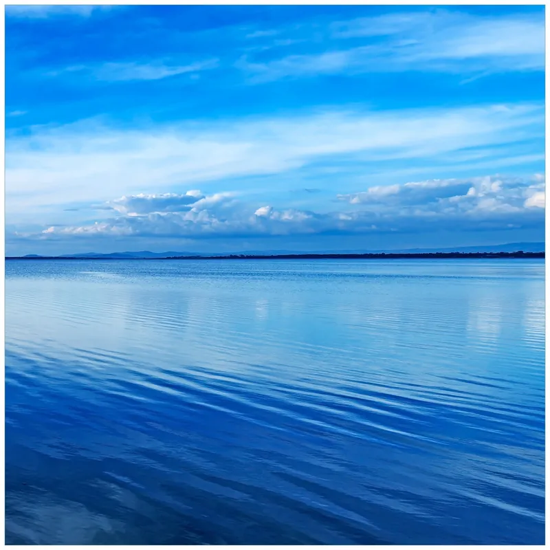 Glasbild Blaue Meeresbucht in Italien mit Spiegelung im Wasser 70 x 100 cm Neu Im Sortiment