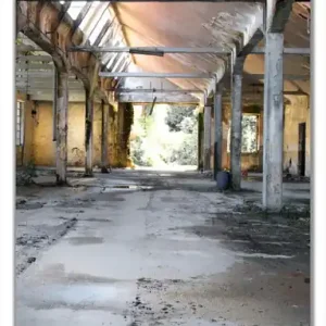 Finale Aktion Selbstklebende Türtapete Alte Industriehalle leerstehend und einsam selbstklebende Folie, 100 x 220 cm