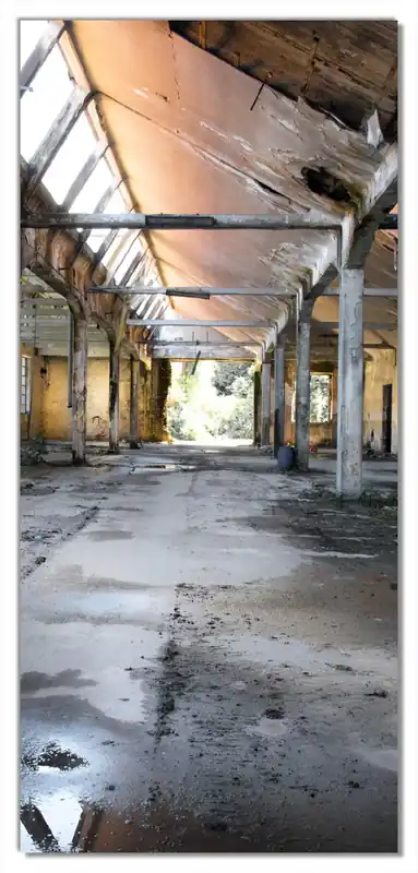 Finale Aktion Selbstklebende Türtapete Alte Industriehalle leerstehend und einsam selbstklebende Folie, 100 x 220 cm