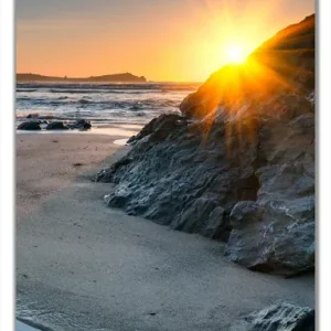 Selbstklebende Türtapete Sonnenuntergang hinter einem Felsen am Strand selbstklebende Folie mit Schutzlaminat, 93 x 205 cm Kostenfreie Lieferung