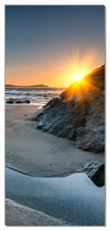 Selbstklebende Türtapete Sonnenuntergang hinter einem Felsen am Strand selbstklebende Folie mit Schutzlaminat, 93 x 205 cm Kostenfreie Lieferung