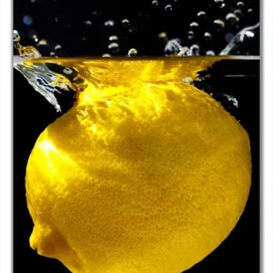 Selbstklebende Türtapete Zitrone im Wasser - Frisches Obst für die Küche selbstklebende Folie mit Schutzlaminat, 100 x 220 cm Knallerangebot