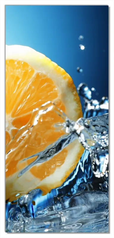 Selbstklebende Türtapete Orange in spritzigem Wasser vor blauem Hintergrund selbstklebende Folie, 100 x 220 cm Sichere Zahlung