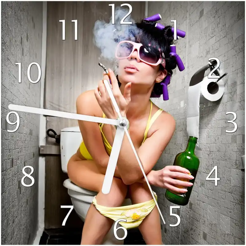 Ausverkauf Wanduhr aus Glas Kloparty - Sexy Frau auf Toilette Zigarette & Schnapsflasche - farbig mit schwarzen Zeigern, 30 x 60 cm