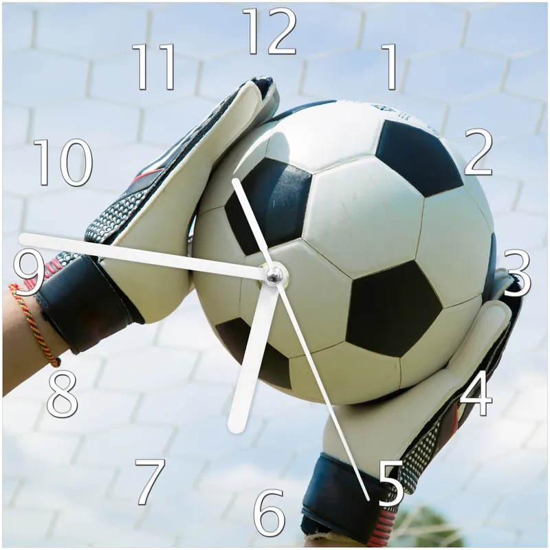 Wanduhr aus Glas Fußball - Torwart im Tor vor blauem Himmel mit schwarzen Zeigern, 30 x 30 cm Preis Gesenkt