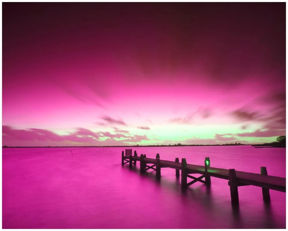 Poster Steg bei Abenddämmerung -Himmel bei Nacht Lila gefärbt 80 x 200 cm Rabatt