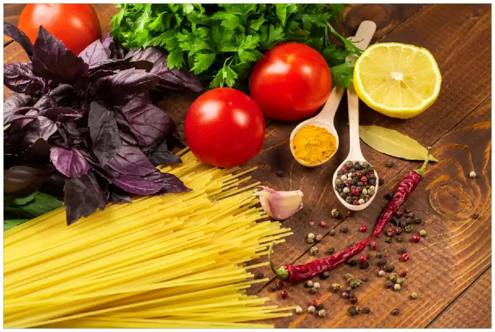 Direktkauf Poster Italienisches Menü mit Spaghetti, Tomaten, Basilikum und Gewürzen 40 x 50 cm, mit weißem Aluminumrahmen