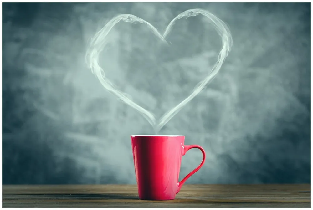 Selbstklebendes Poster Tasse mit Kaffee - herzförmiger Dampf 61 x 91,5 cm Direkt Vom Hersteller
