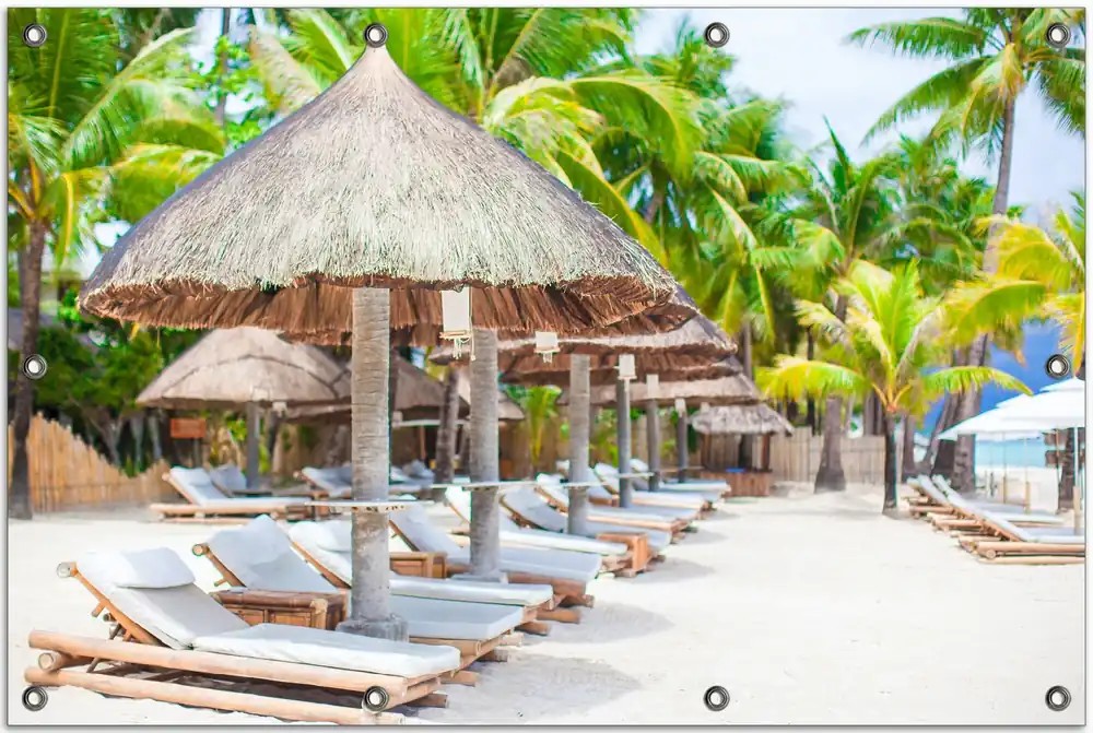 Nur Heute Gartenposter Weißer Sandstrand mit Liegen ca. 60 x 90 cm